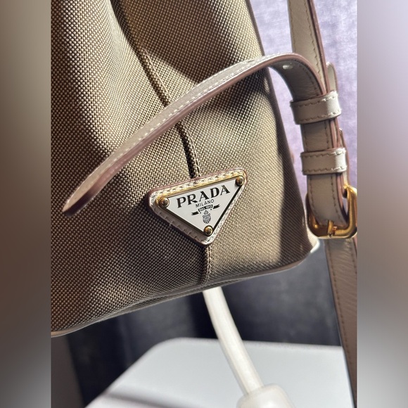 Prada White Jacquard Logo Tote 2-way design Crossbody or Handbag - Picture 8 of 16